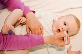 Nguyên nhân và cách phòng tránh viên mắt ở trẻ sơ sinh