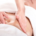 Massage bụng bằng muối là cách giảm mỡ bụng nhanh mà nhiều người áp dụng