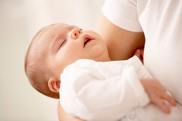 cách chữa vàng da cho trẻ sơ sinh tại nhà